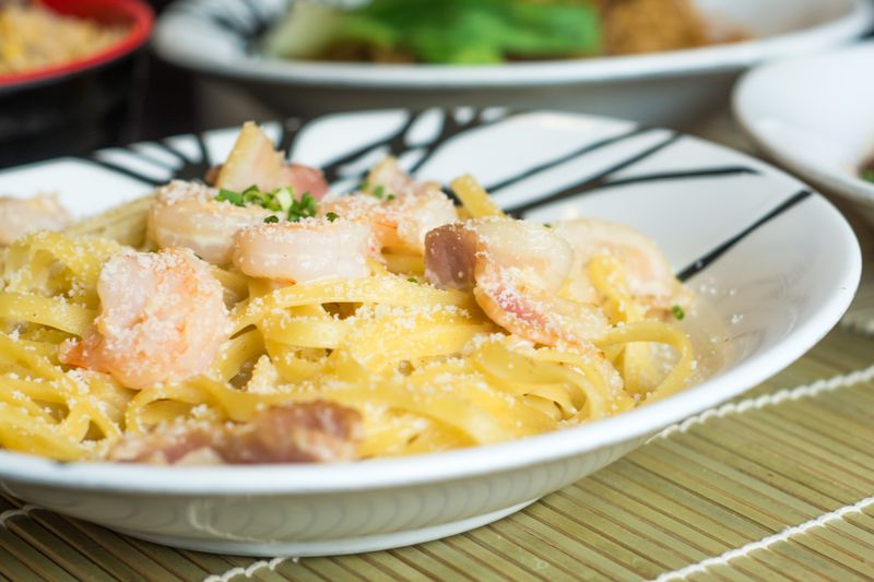 Giordanos Fettuccine Alfredo with creamy parmesan sauce