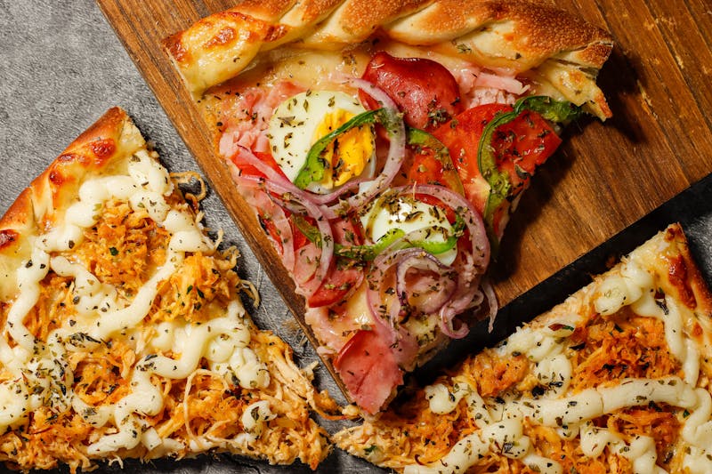 Giordanos Classic Deep-Dish Pizza with tomato sauce and mozzarella